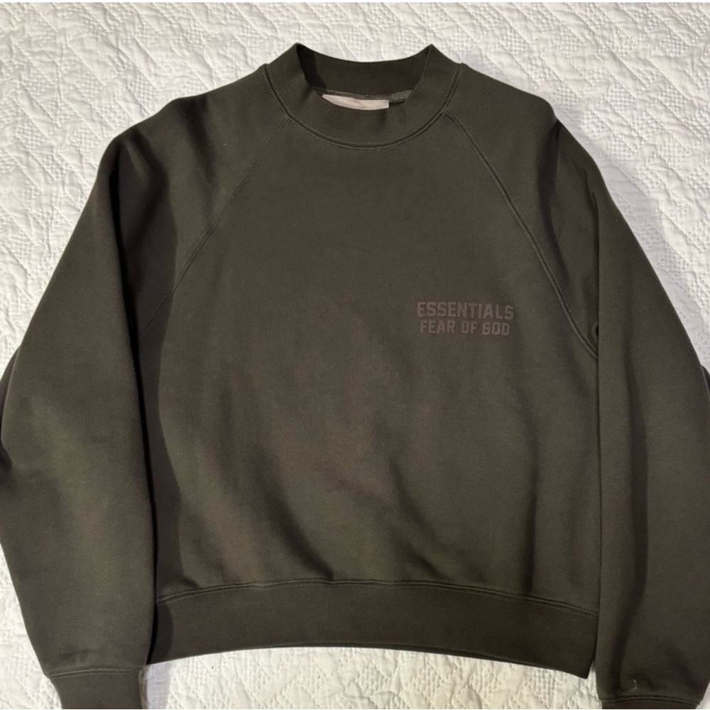 FEAR OF GOD ESSENTIALS Gray
Crewneck Sweatshirt